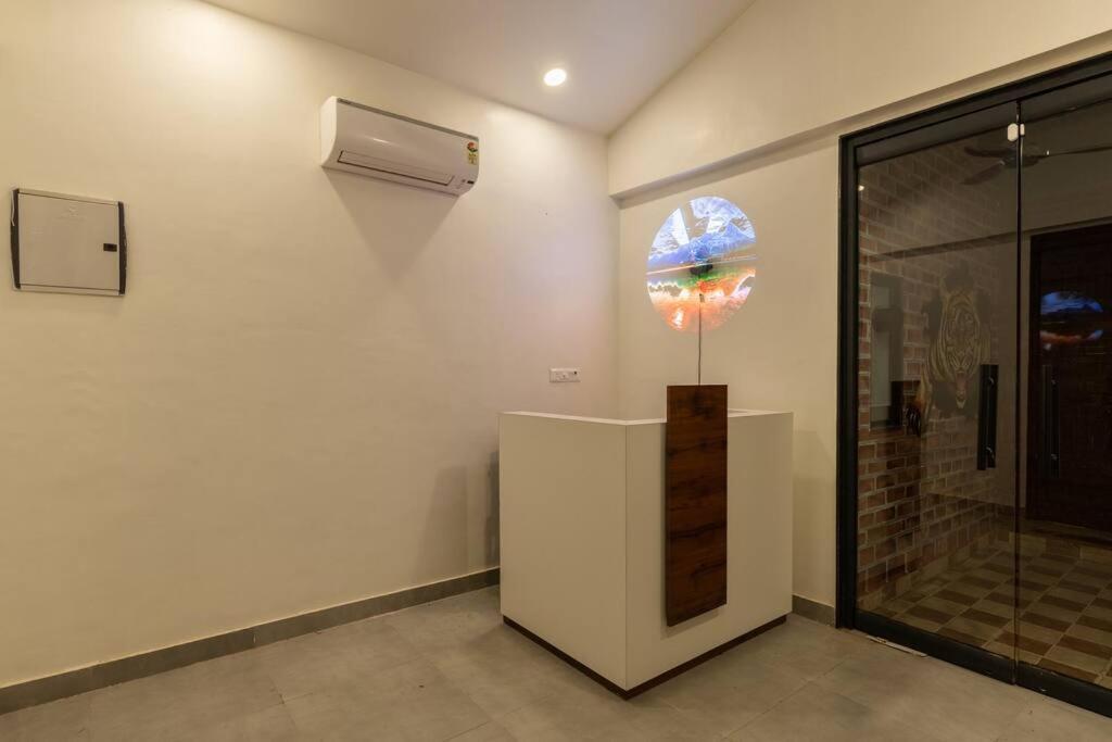 Apartment Tarshal Outhouse *