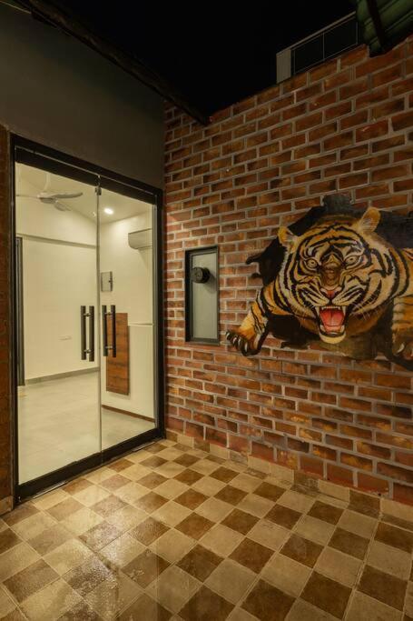 Apartment Tarshal Outhouse *